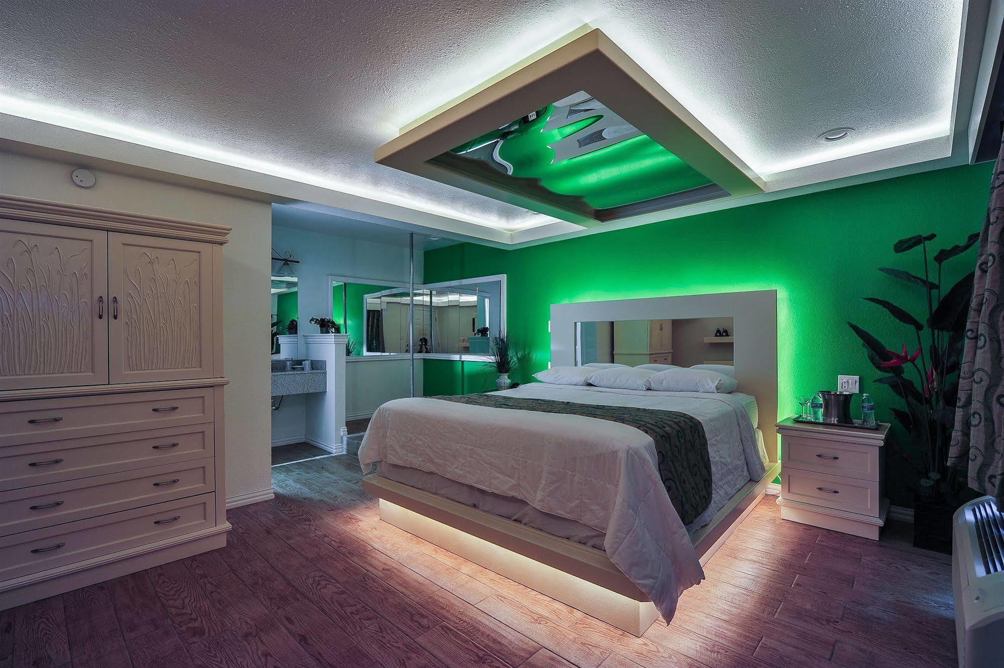 Romantic Inn & Suites ダラス エクステリア 写真