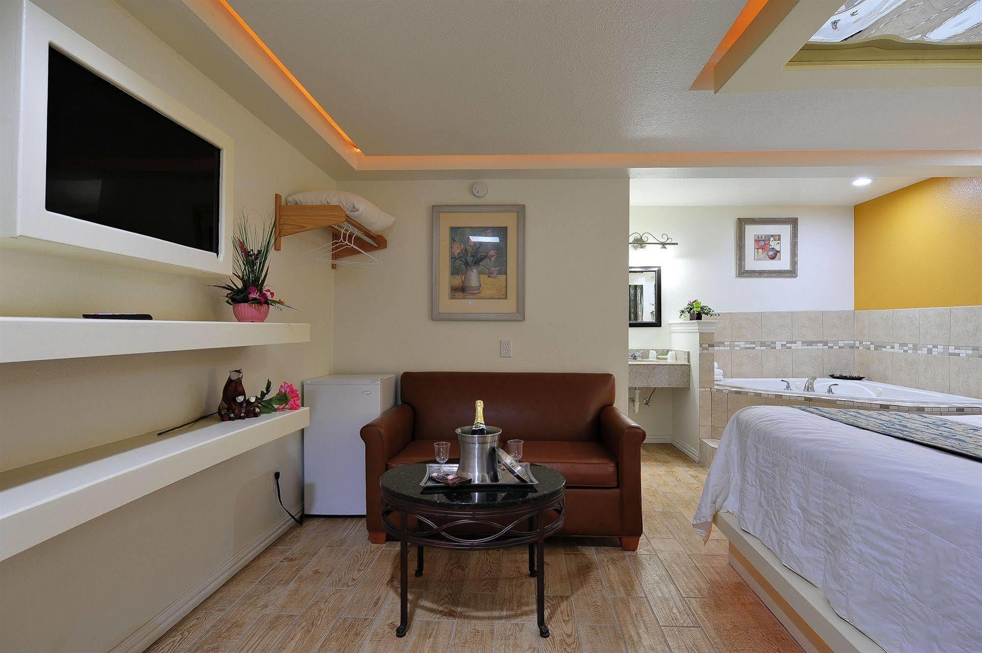 Romantic Inn & Suites ダラス エクステリア 写真