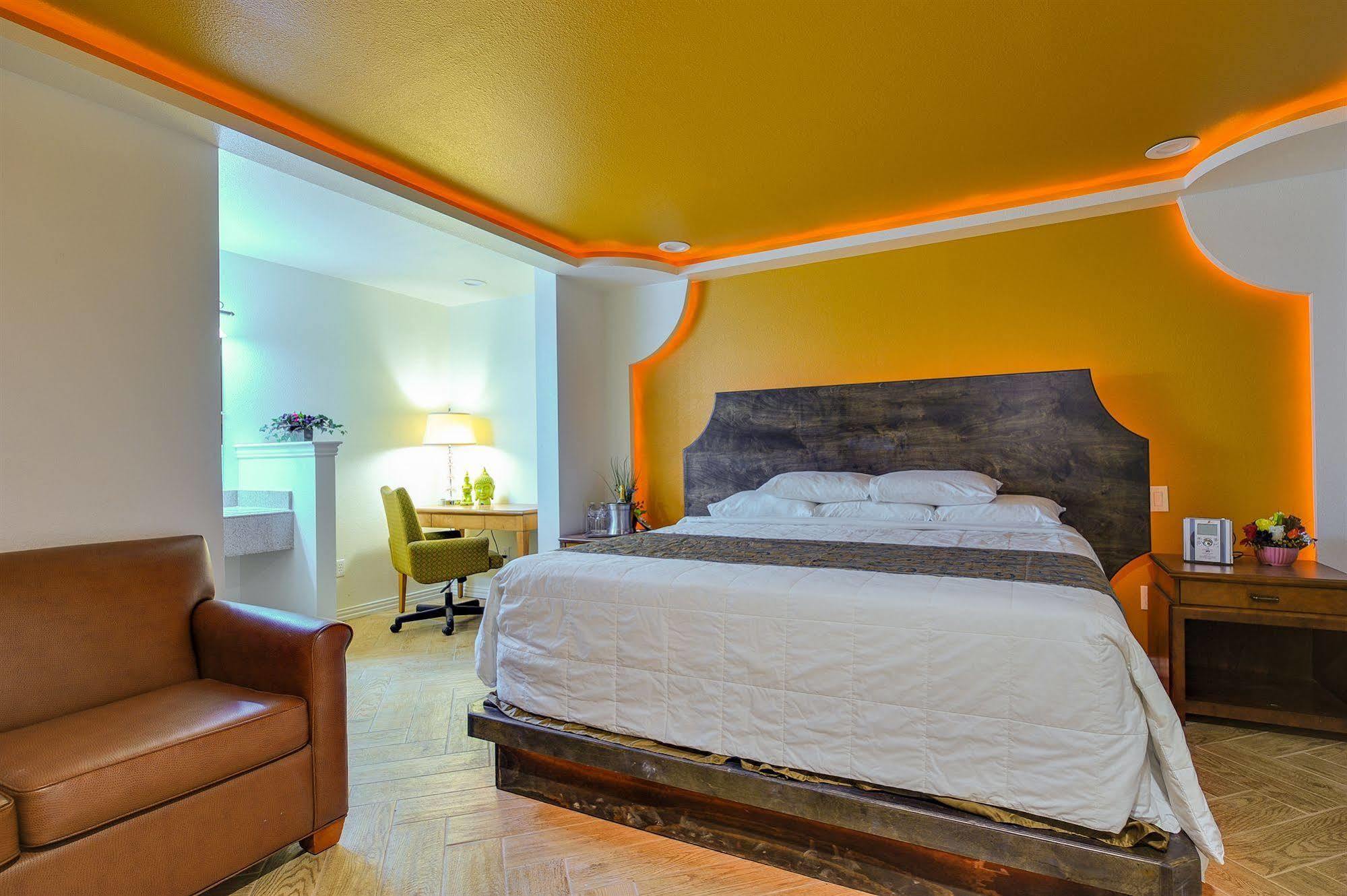 Romantic Inn & Suites ダラス エクステリア 写真