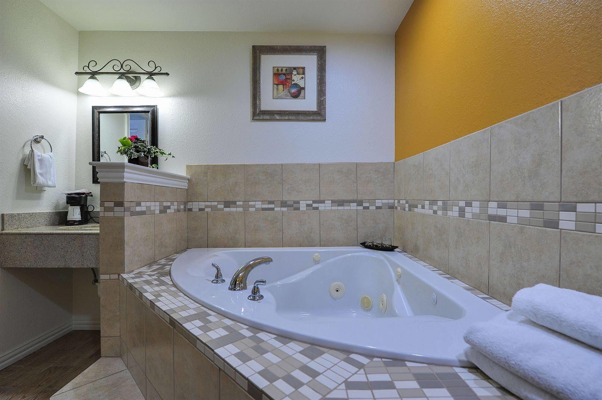 Romantic Inn & Suites ダラス エクステリア 写真