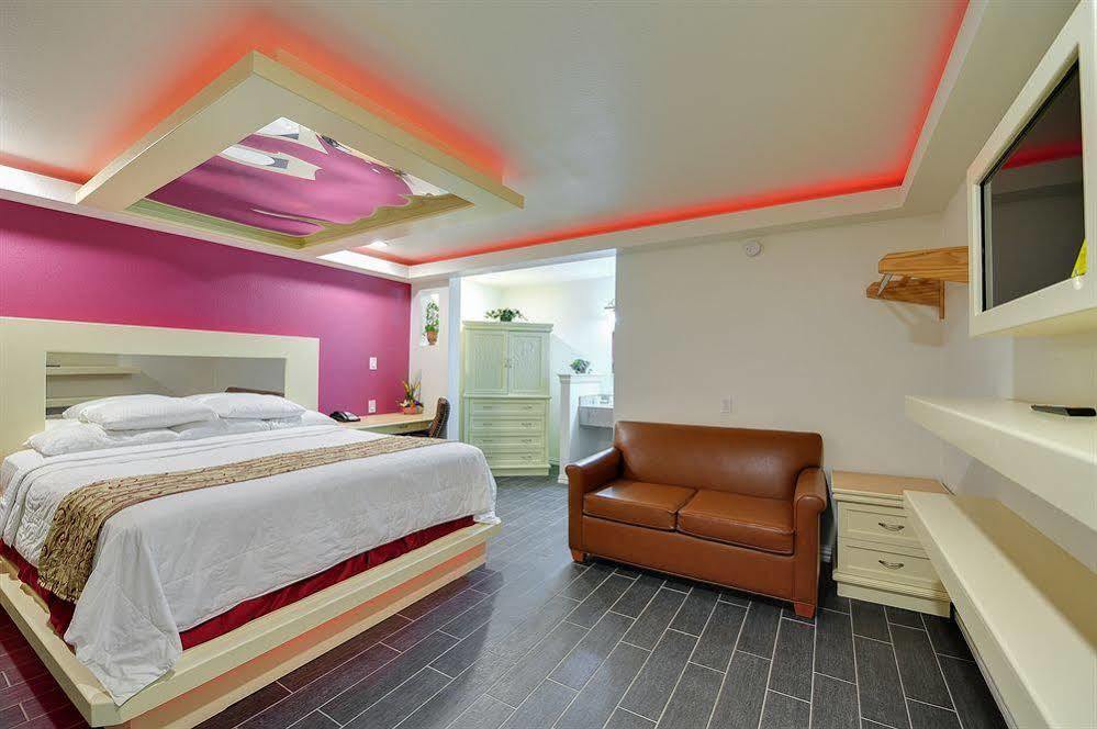 Romantic Inn & Suites ダラス エクステリア 写真